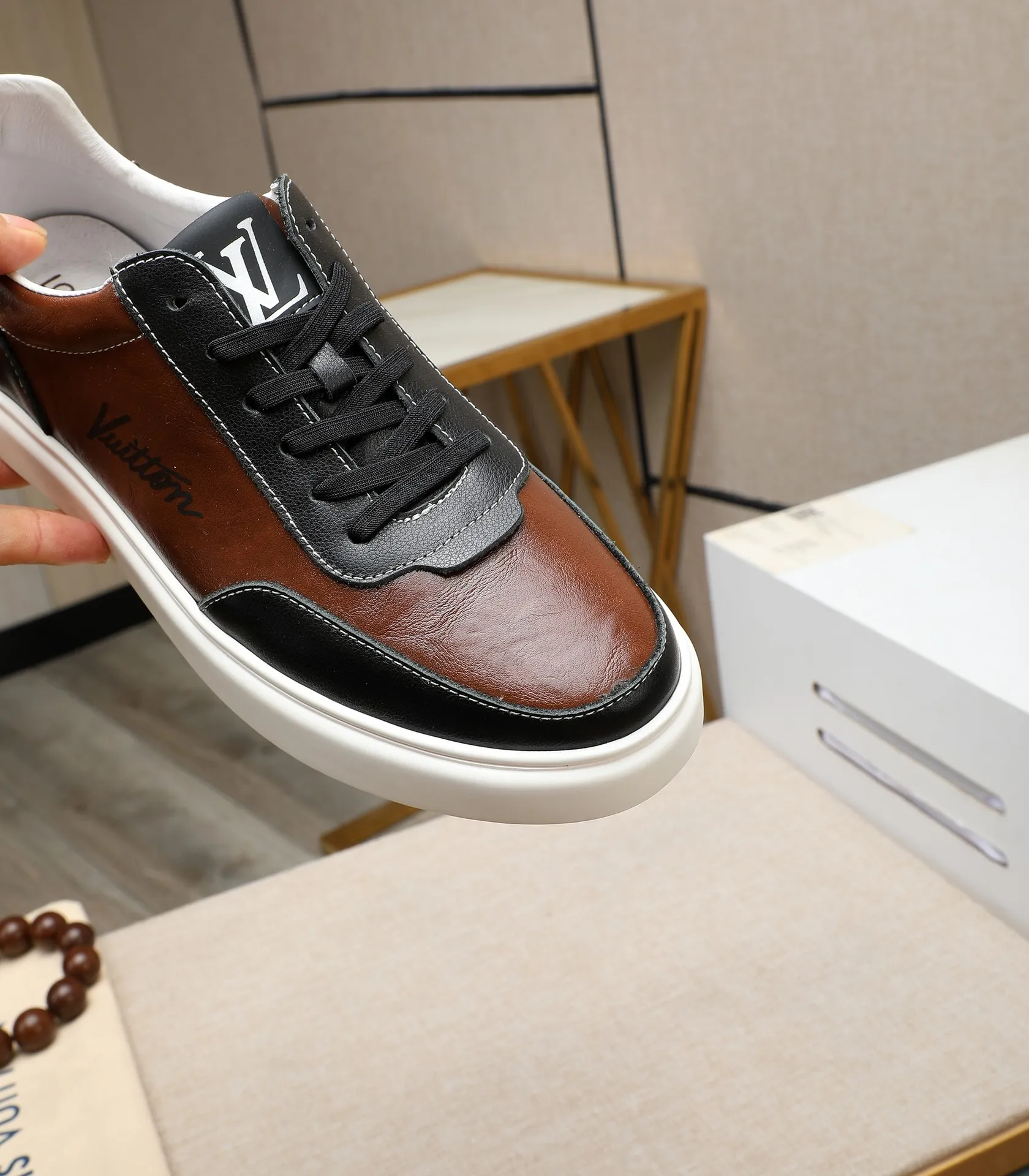 Men's shoes 💰440📛📛【LOUIS VUITTON】Louis Vuitton 2024 official website synchronized new products 👟Milan fashion catwalk style 🇰🇾🇰🇾LV family logo, celebrity style, a must-have for fashionistas ⚠️First-layer calfskin ➕Genuine leather lining ➕Official website original version special outsole 👞Number 38-44